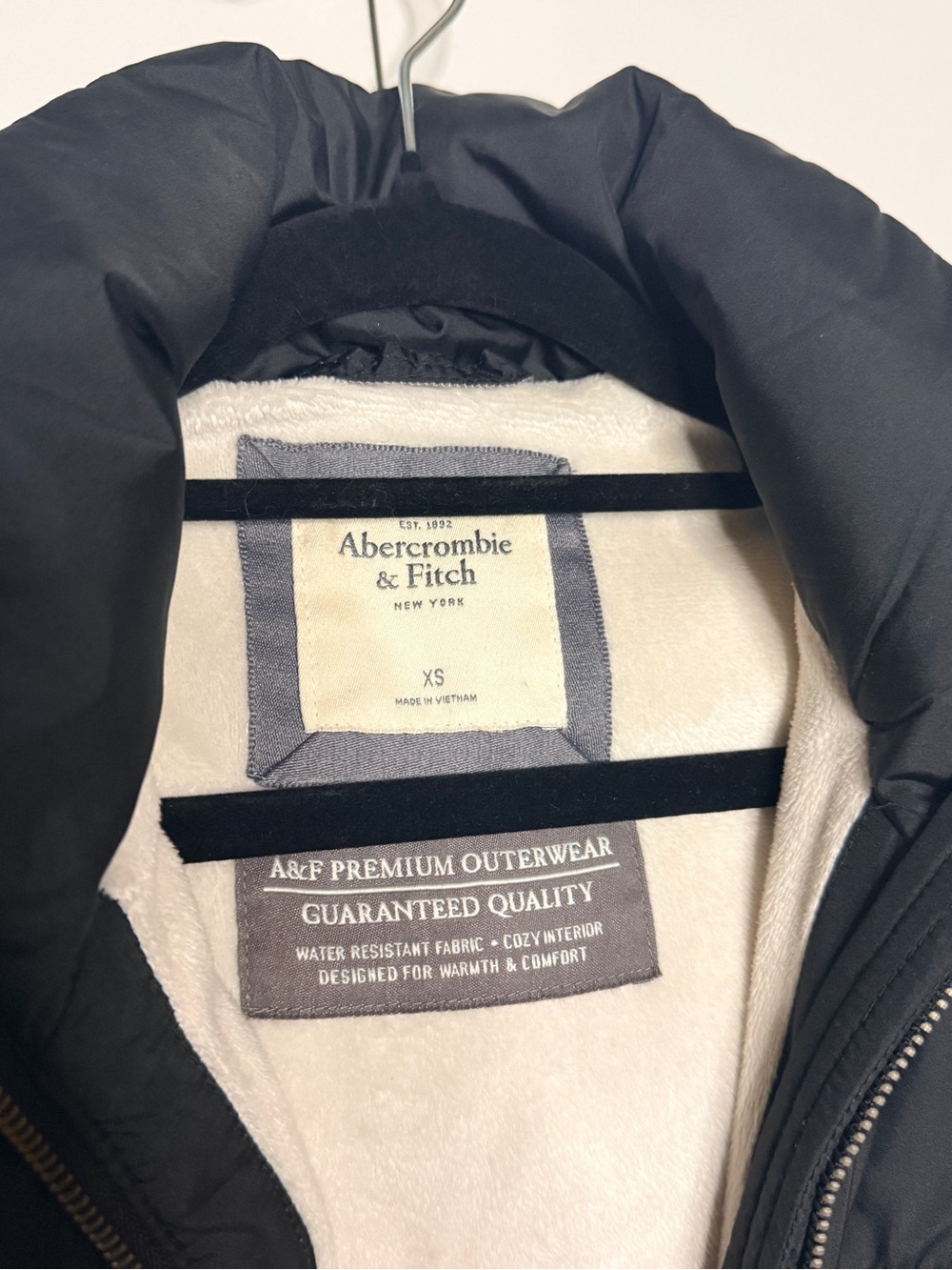 Abercrombie & Fitch Vintage Black Puffer Vest - Picture 2 of 7